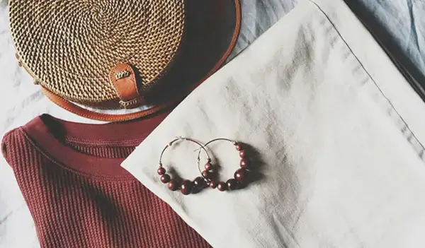 5 maneiras pelas quais um guarda-roupa minimalista realmente tornará sua vida melhor