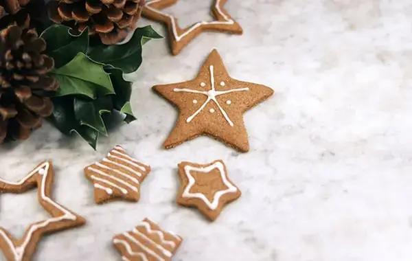 Feriados simples: 10 maneiras de reduzir a sobrecarga e aumentar a alegria